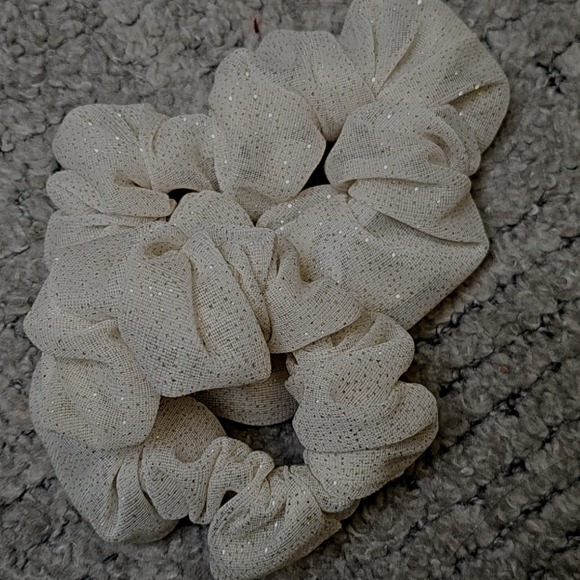 Scrunchie - Picture 1 of 2